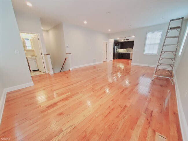 Building Photo - 3 br, 2.5 bath Condo - 30 Glenville St Unit 1