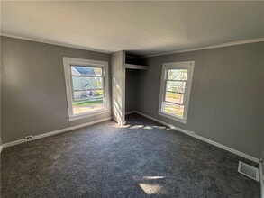 Building Photo - 121 Sterling St