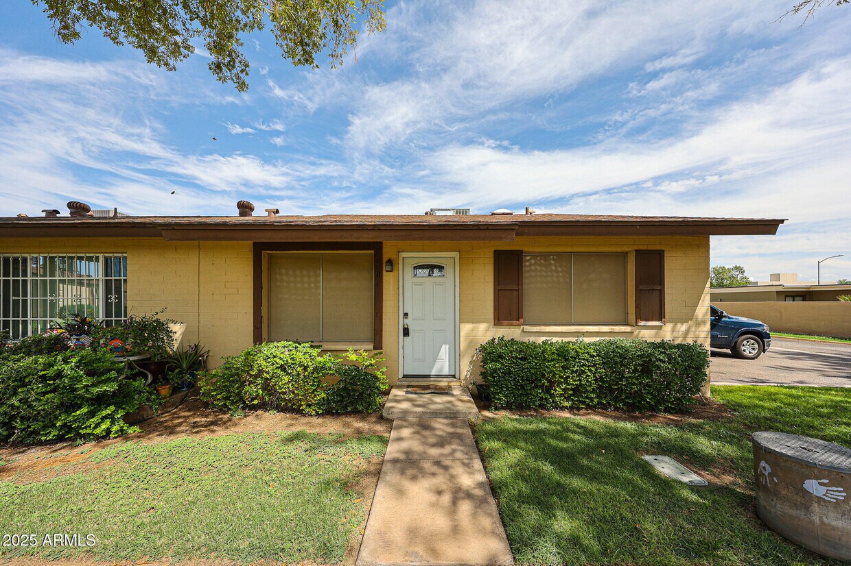 Foto principal - 2501 N 22nd Dr
