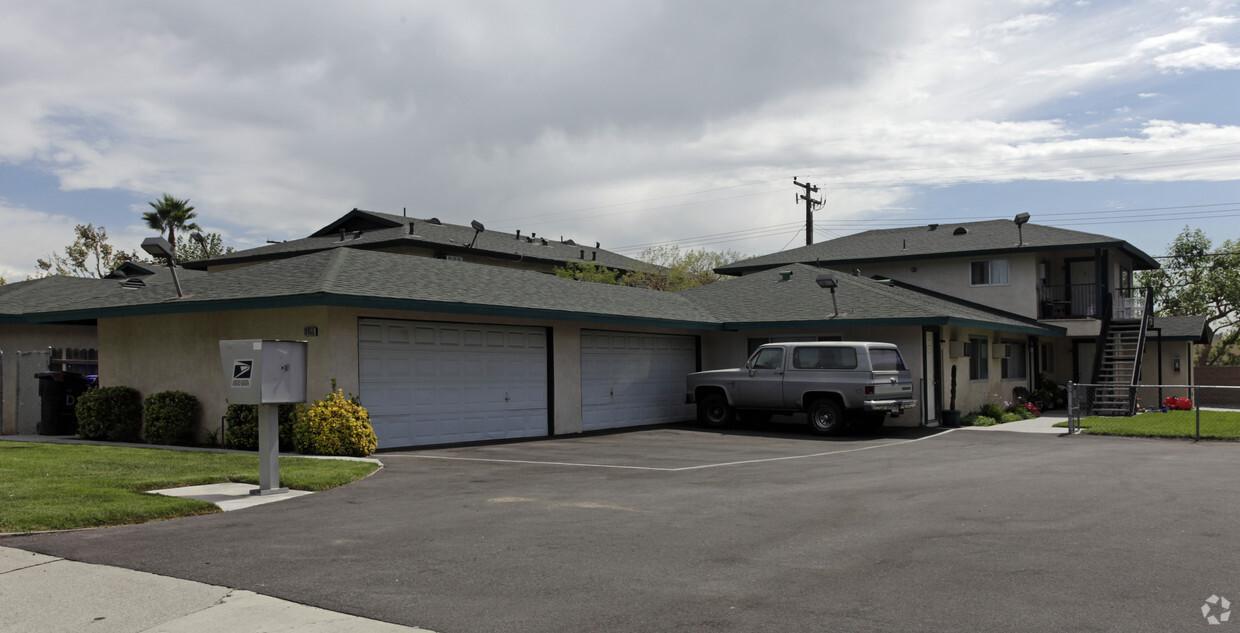 Primary Photo - 16947 Reed St