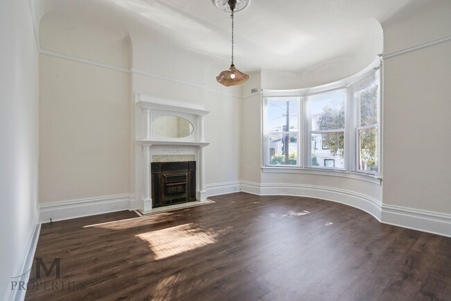 Building Photo - Updated Edwardian Style Noe Valley Flat - ...
