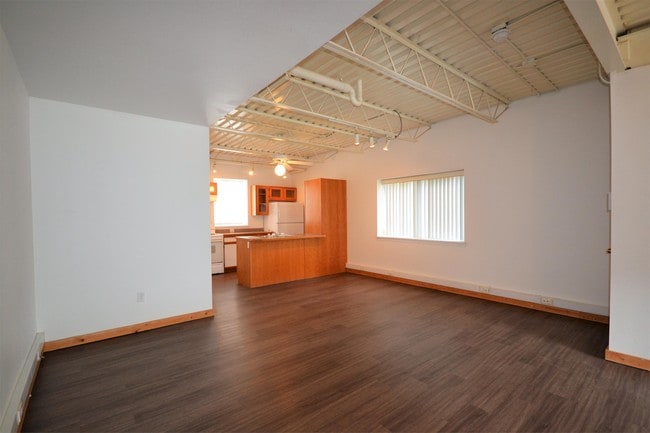 Building Photo - 1051 N Molly Ct