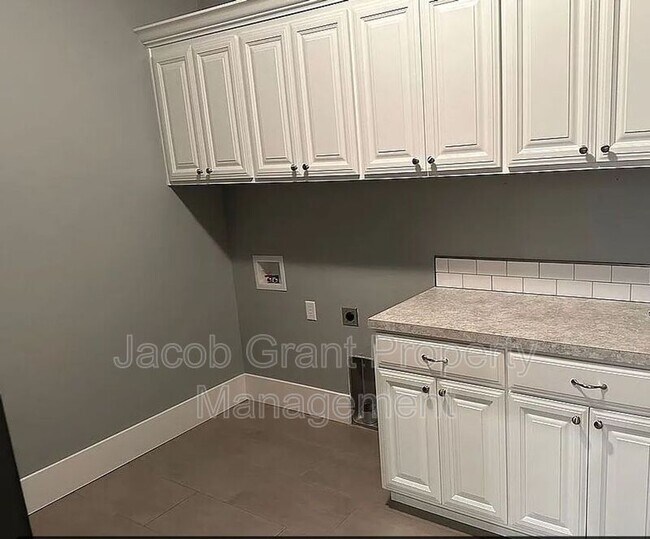 Foto del edificio - 5319 Eaglewood Dr