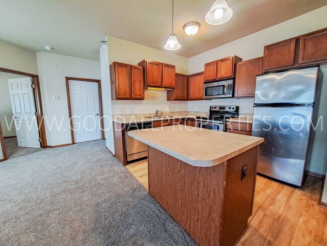 Foto del edificio - Rent Reduced! First Level 2 Bedroom 2 Bath in Johnston with detached garage