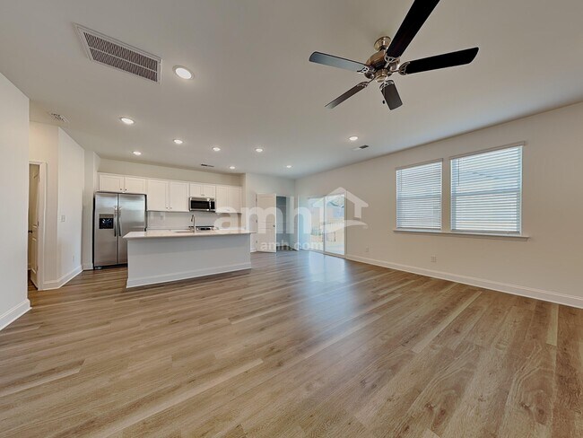 Foto del edificio - 6042 Rosemore Ln