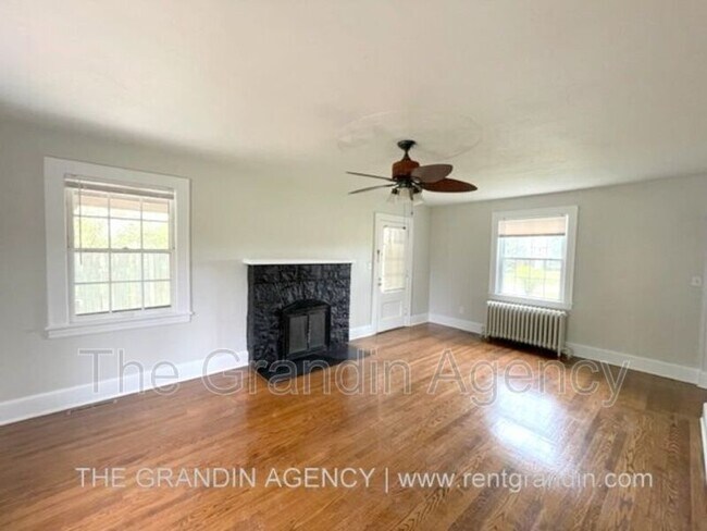 Building Photo - 3607 Cove Rd