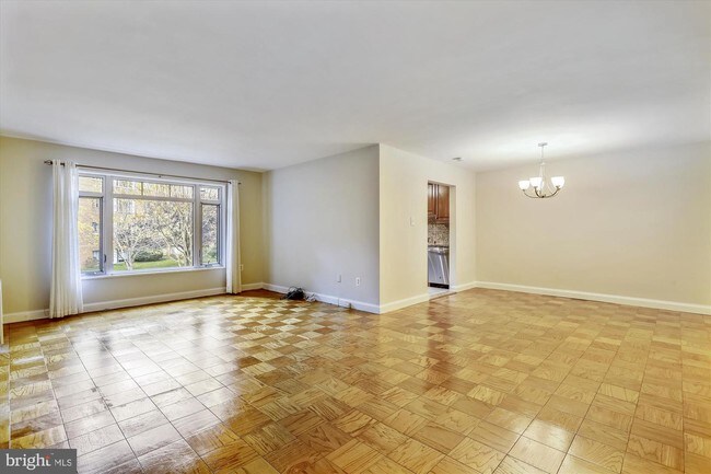 Foto del edificio - 5301 Westbard Cir