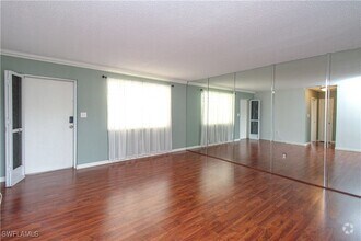 Building Photo - 729 Palm View Dr
