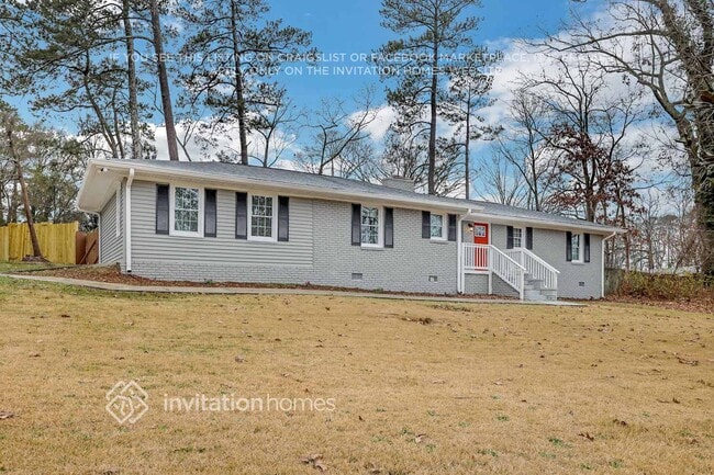 Building Photo - 190 Pineview Dr
