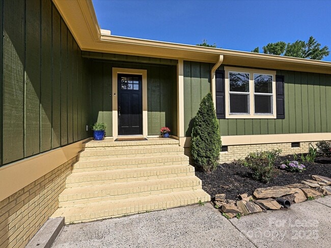 Building Photo - 9565 Man O War Rd