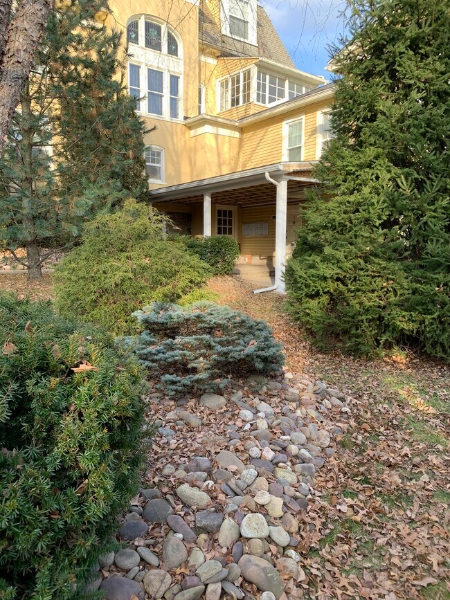 Building Photo - 300 Grampian Blvd