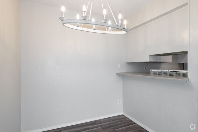 2BR, 1BA - 870SF - Dining Room - Paseo Park Apartments