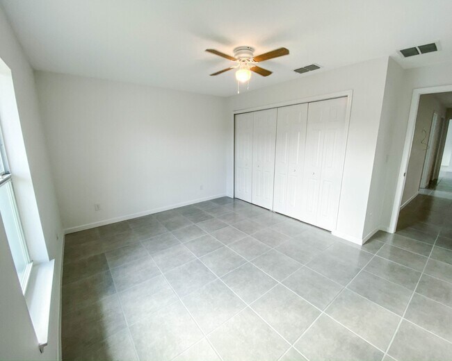 Foto del edificio - 1350 Jupiter Blvd NW