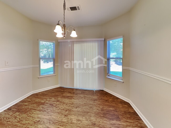 Foto del edificio - 812 Whitfield Oak Rd