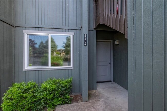 Building Photo - 2864 Newton Pl