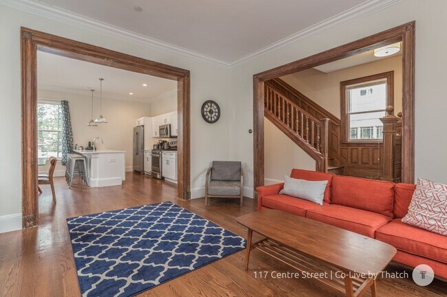 Foto del edificio - Convenient Location, In-Unit Washer and Dryer, Central Heat/AC, Eat-in Kitchen, Parking for Rent