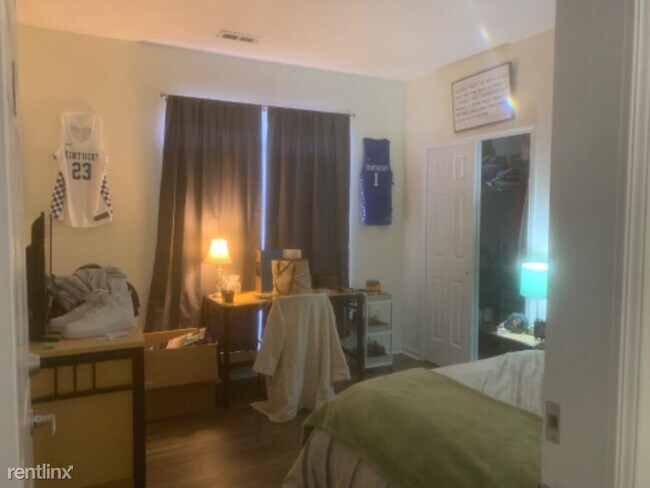 Foto del edificio - 1 br, 1 bath Apartment - 351 Foreman Ave