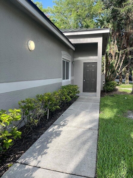 Foto del edificio - 260 Crestwood Cir