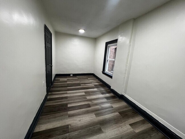 Building Photo - 55 William St