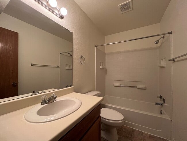 Building Photo - 1293 Dakota Dr