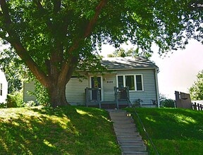 Building Photo - 2132 S 48th Ave