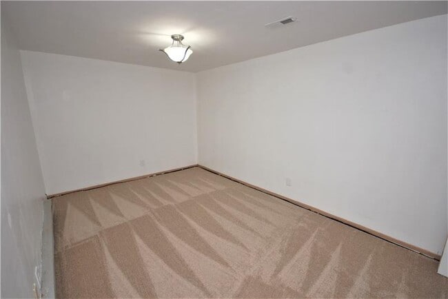 Building Photo - 242 Timber Dr