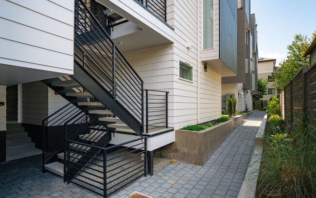 Foto del edificio - BalCro – A Premier Residential Community