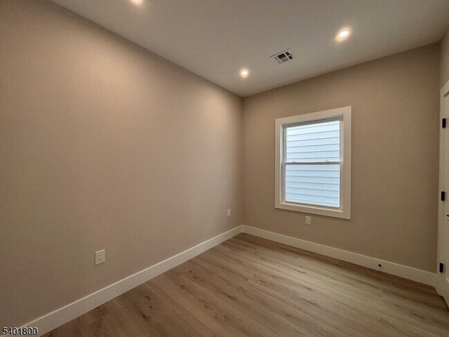 Foto del edificio - 136 Elm St