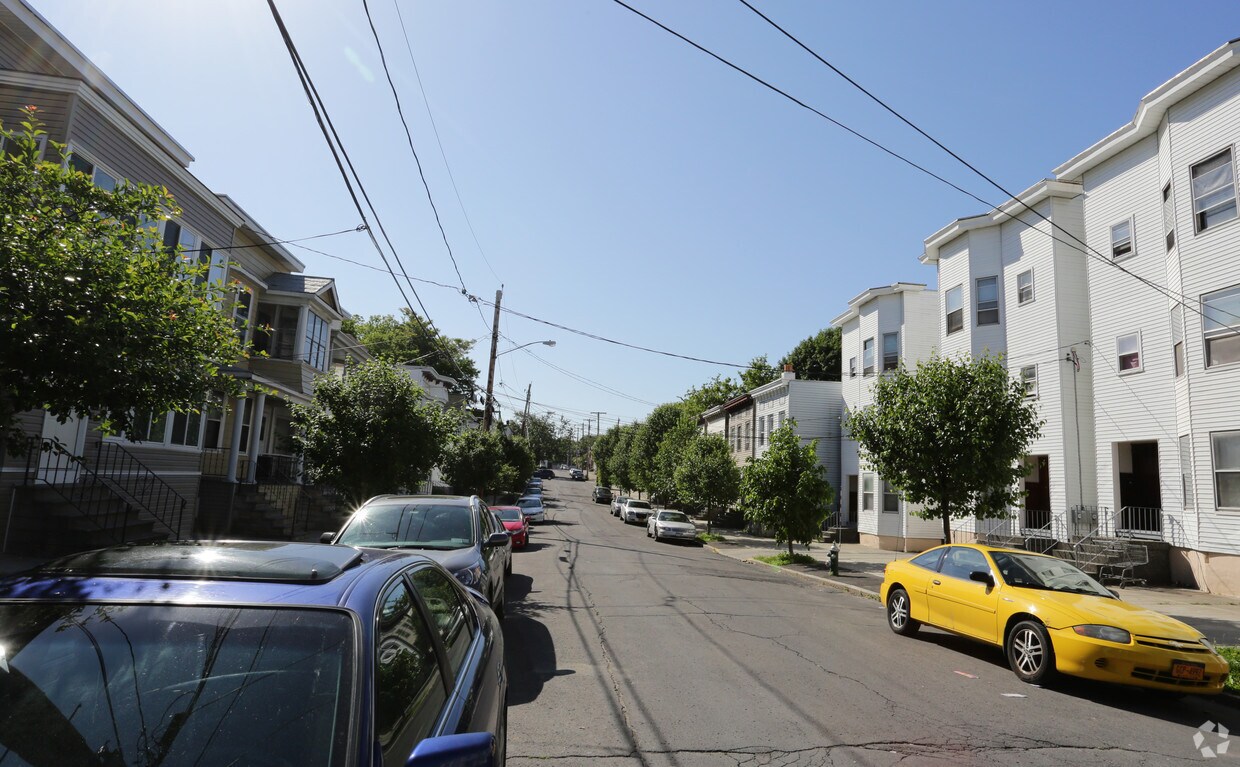 Foto del edificio - 692 State St