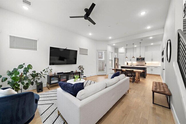 Building Photo - 9025 Wellspring Dr
