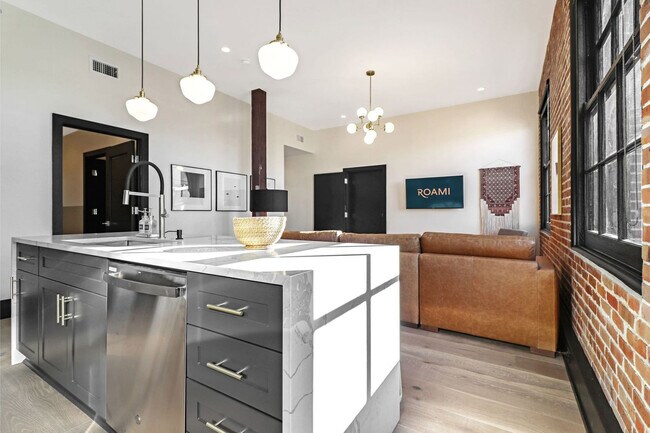 Building Photo - 1148 S Peters St