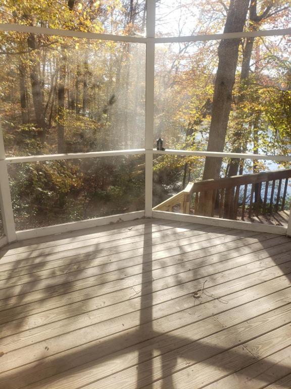 Building Photo - 7546 Compromise Hill Rd