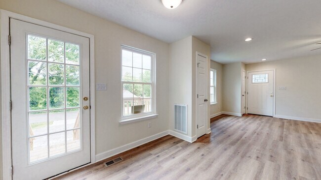Foto del edificio - 1521 Montgomery Ave