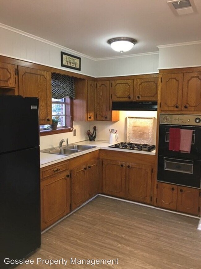 Building Photo - 3 br, 1 bath House - 2620 Lyles Ln