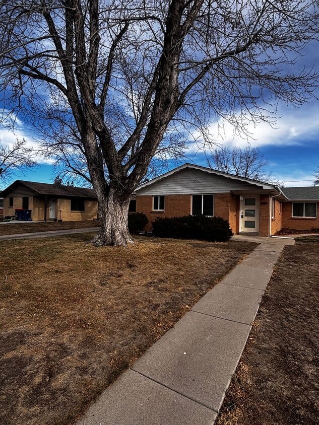 Mid-Century Home in the Heart of Broomfield - Mid-Century Home in the Heart of Broomfield