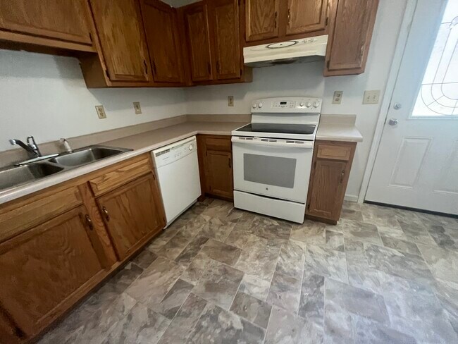 Foto del edificio - 1280 Spring Valley Dr