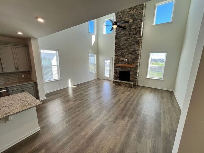 Building Photo - 129 Willow Bend Dr