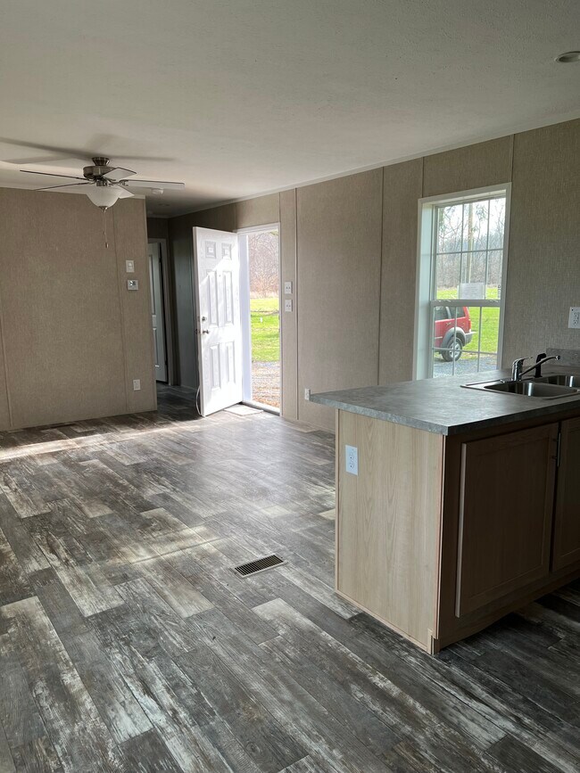Foto del edificio - 673 Rexmont Rd