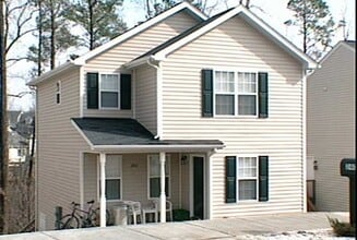 Building Photo - 2401 Laurel Falls Ln