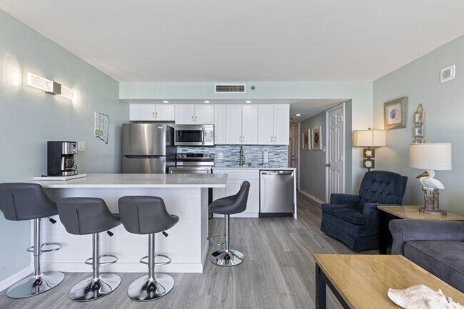 Building Photo - 5556 N Ocean Blvd