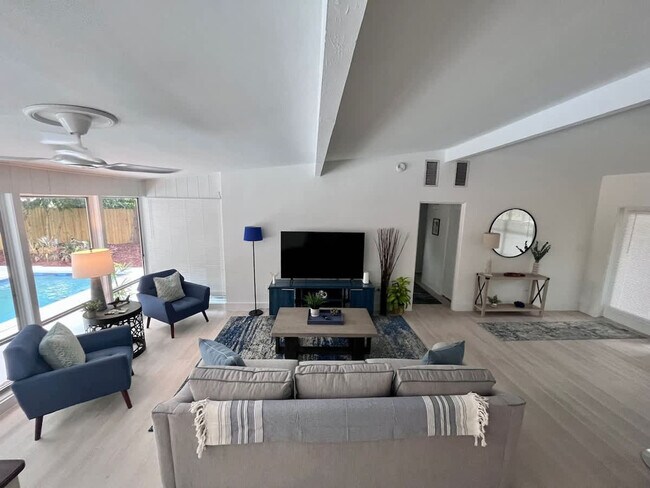 Foto del edificio - 3225 Pickfair St