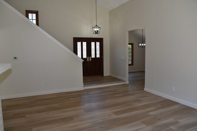 Foto del edificio - 10575 Canyon Lake Dr