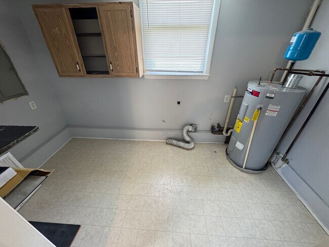 Foto del edificio - For Lease - 3 Bed, 1 Bath, 1350 Sqft, 0.27...