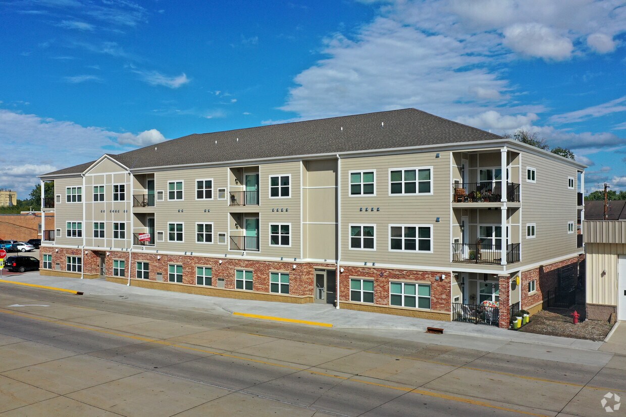 Foto principal - 301 Main Street South