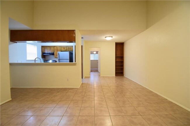 Building Photo - 12811 Hymeadow Dr