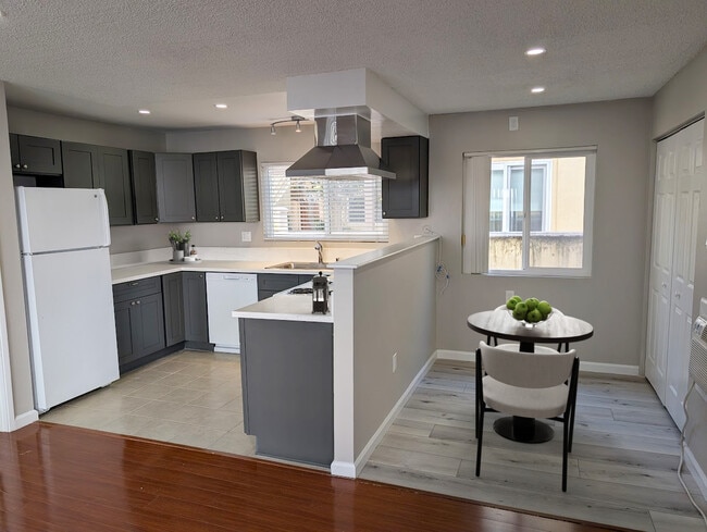 Foto del edificio - 470 S Los Robles Ave