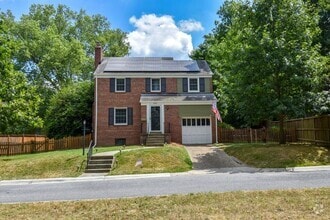 Building Photo - 8205 Meadowbrook Ln