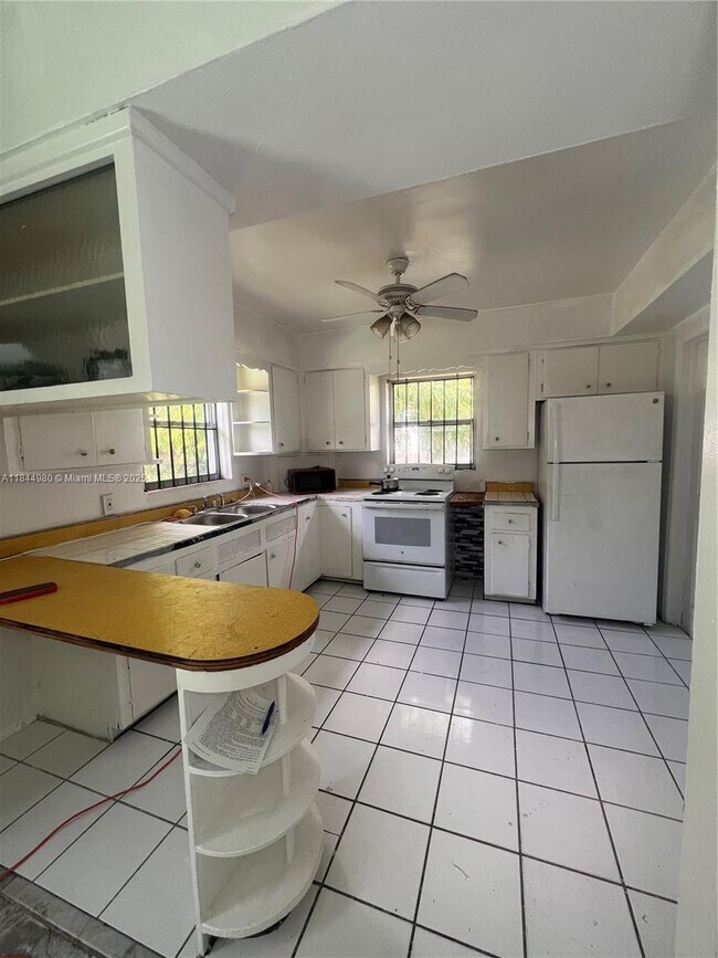 Foto del edificio - 1720 NE 148th St