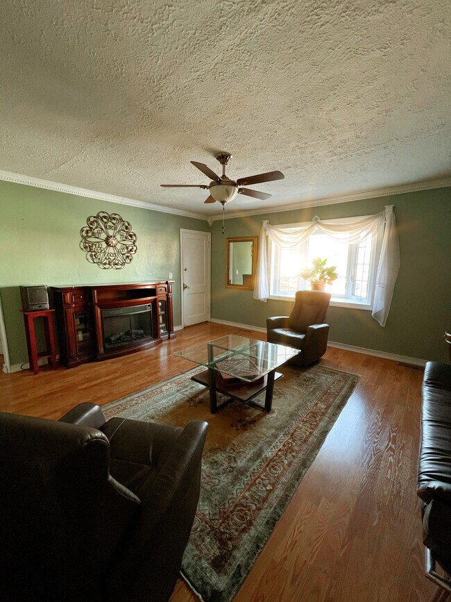 Foto del edificio - 7732-1 Castleton Pl