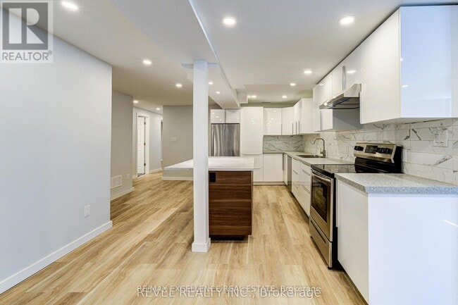 Building Photo - 141 Wasaga Sands Dr